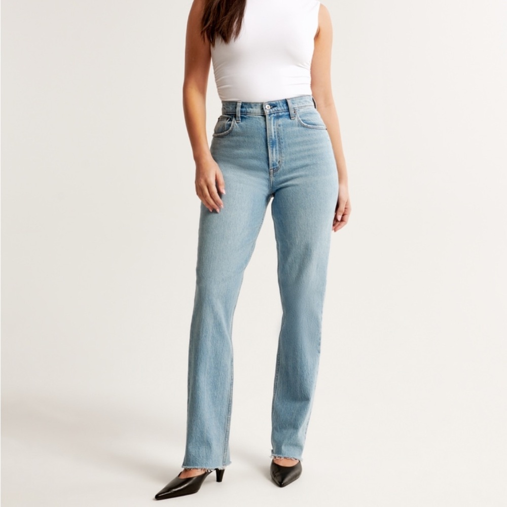 Abercrombie & Fitch Curve Love Ultra High Rise 90s Straight Jean
